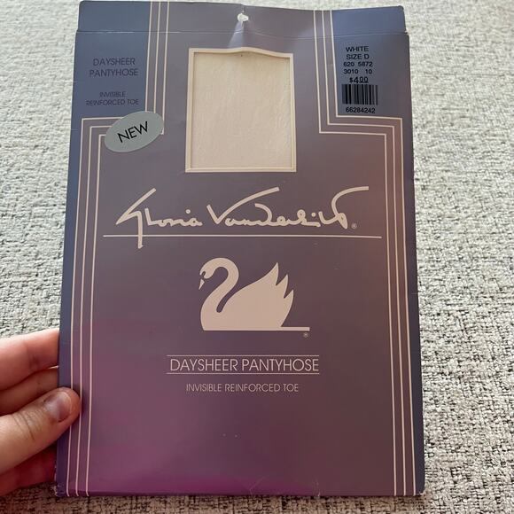 NWT Vintage Gloria Vanderbilt White Daysheer Pantyhose Size D 200 - 245 LBS - Picture 1 of 6